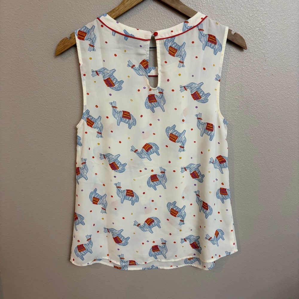 ModCloth Sleeveless Blouse Size M Llama Alpaca Print Retro Whimsical Keyhole Top - Picture 5 of 8